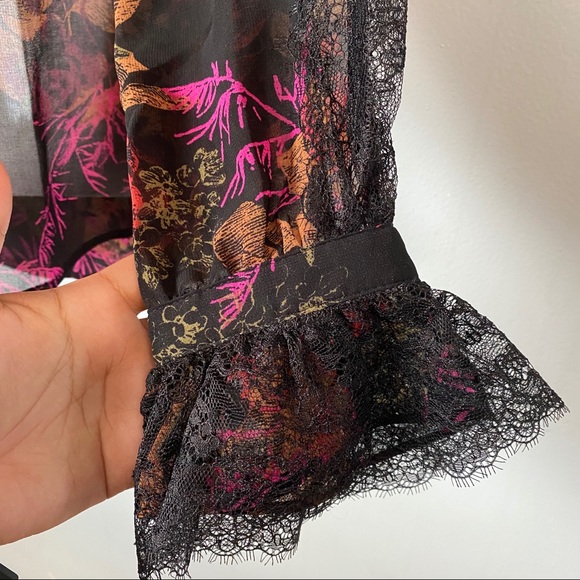 Floral Lace Blouse - Picture 6 of 10